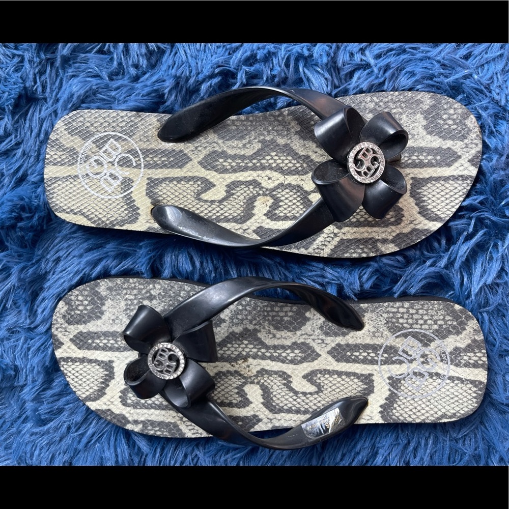 BCBG Flip Flop Sandals Black & Silver Logo